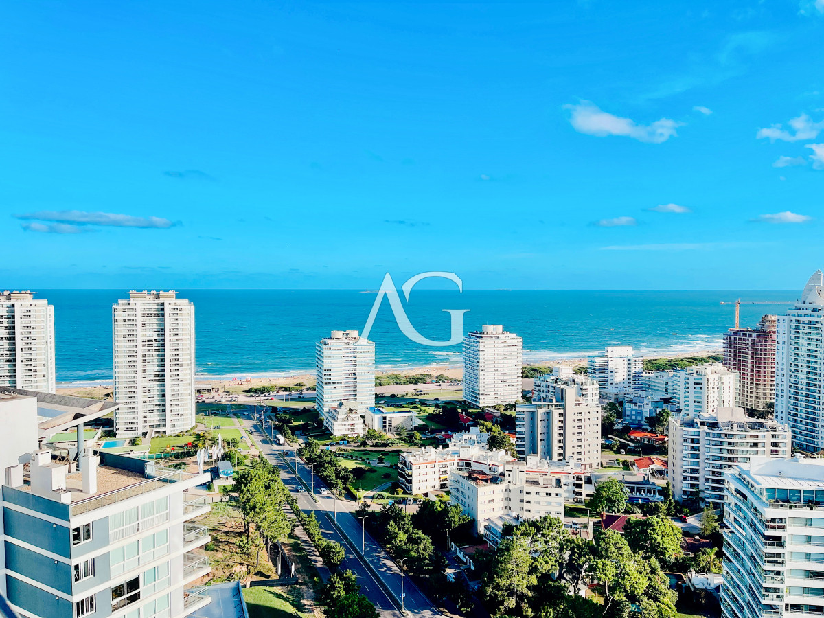 Apartamento ID.45 -  Exclusivo Penthouse de 3 Dormitorios con Vistas panorámicas a Playa Brava, en Venta