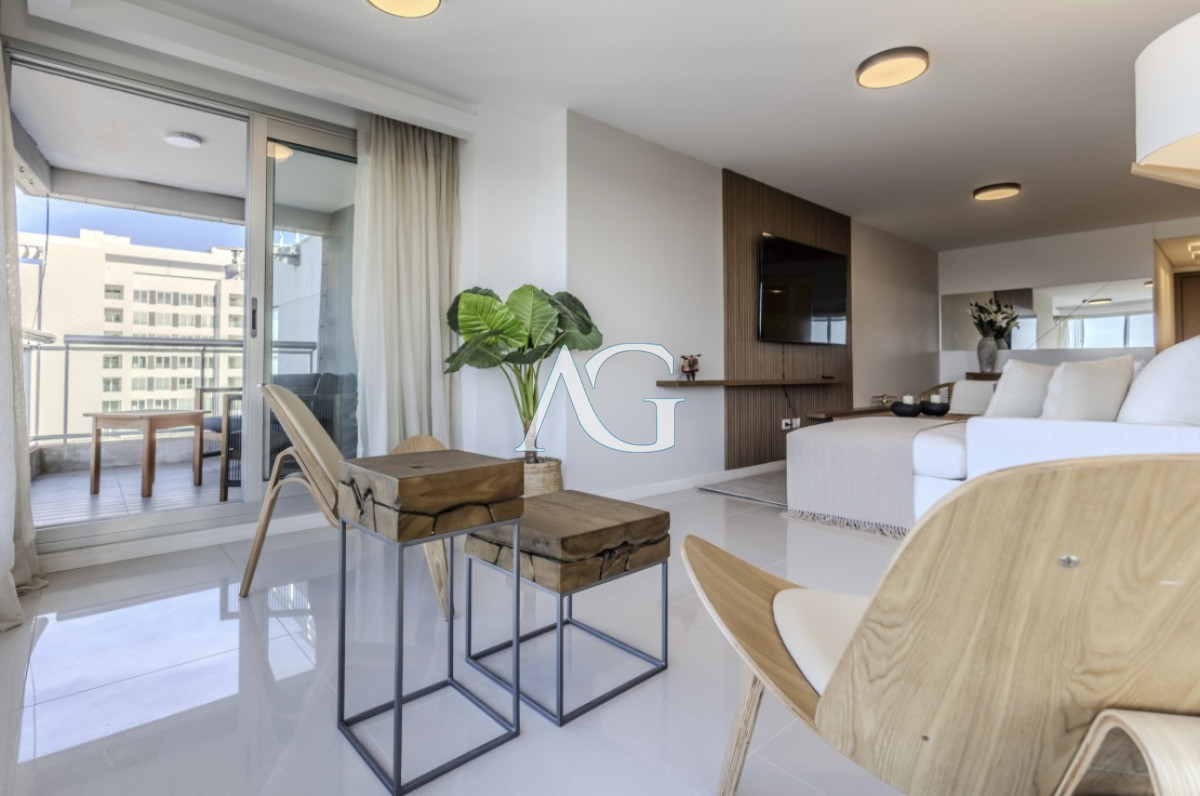 Apartamento ID.200 - Moderno Penthouse con Vista al Mar, en Playa Brava, 3 Dormitorios con Parrillero y Dependencia de servicio