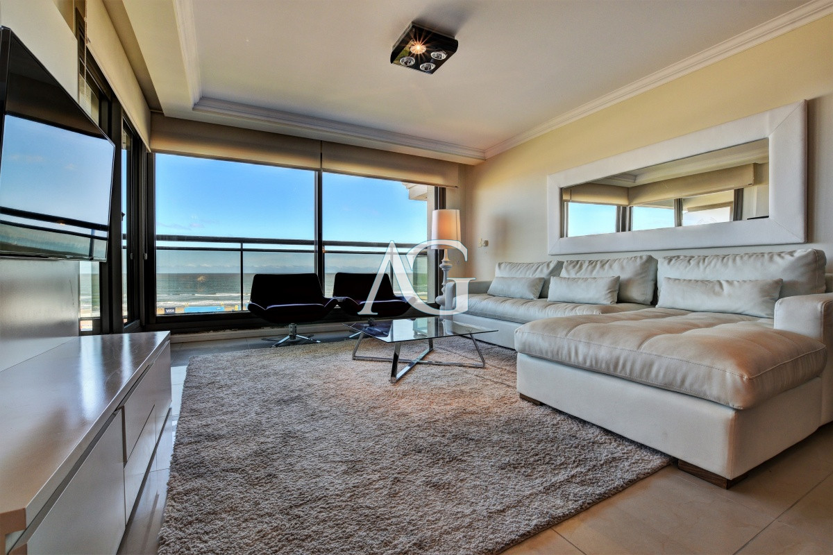 Apartamento ID.107 - Apartamento de 3 Dormitorios en Imperiale, Frente al Mar  - Oportunidad en Venta