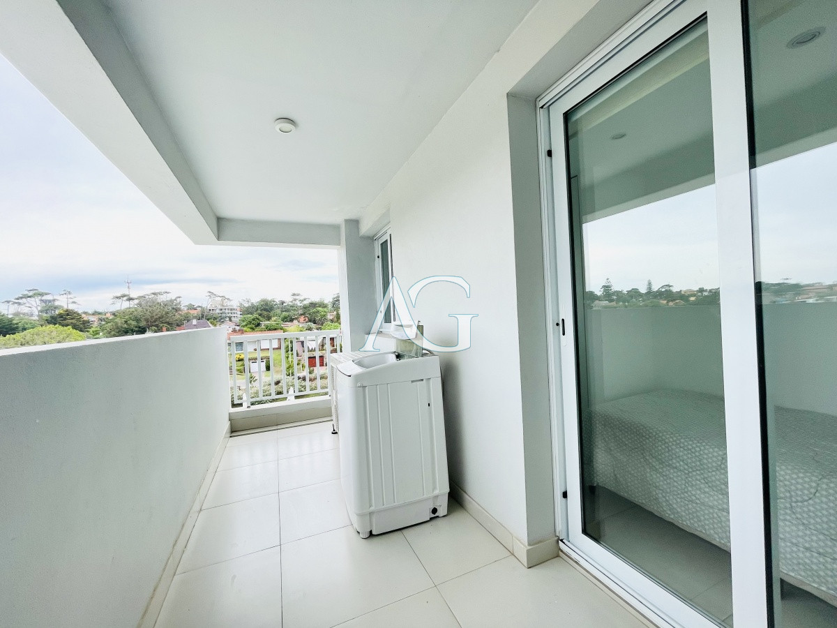 Apartamento ID.190 - Apartamento de 3 Dormitorios y Parrillero Frente al Mar, Playa Mansa