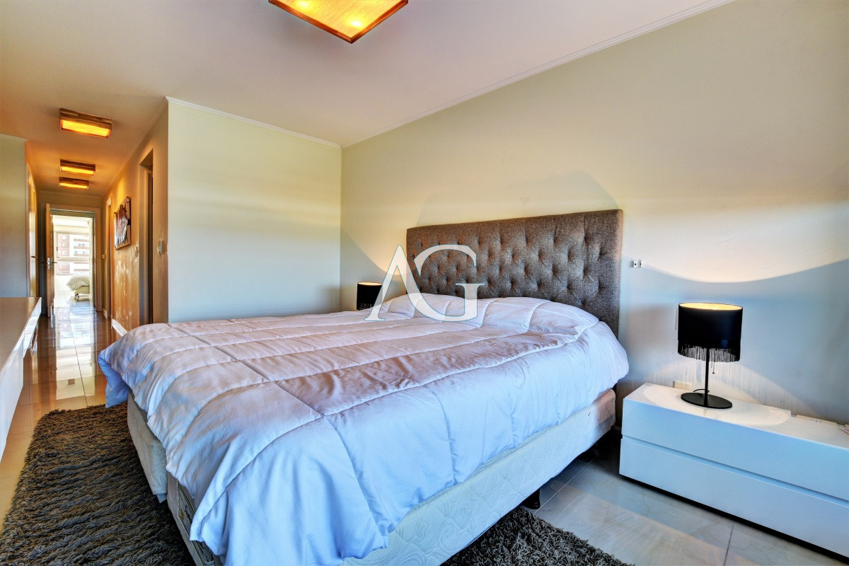 Apartamento ID.107 - Apartamento de 3 Dormitorios en Imperiale, Frente al Mar  - Oportunidad en Venta