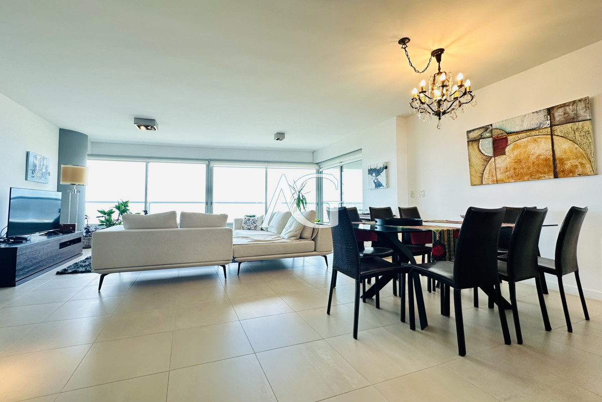 Apartamento ID.199 - Oportunidad en Venta! Apartamento sobre playa Brava de 3 Dormitorios más Dependencia, Torre Le Parc