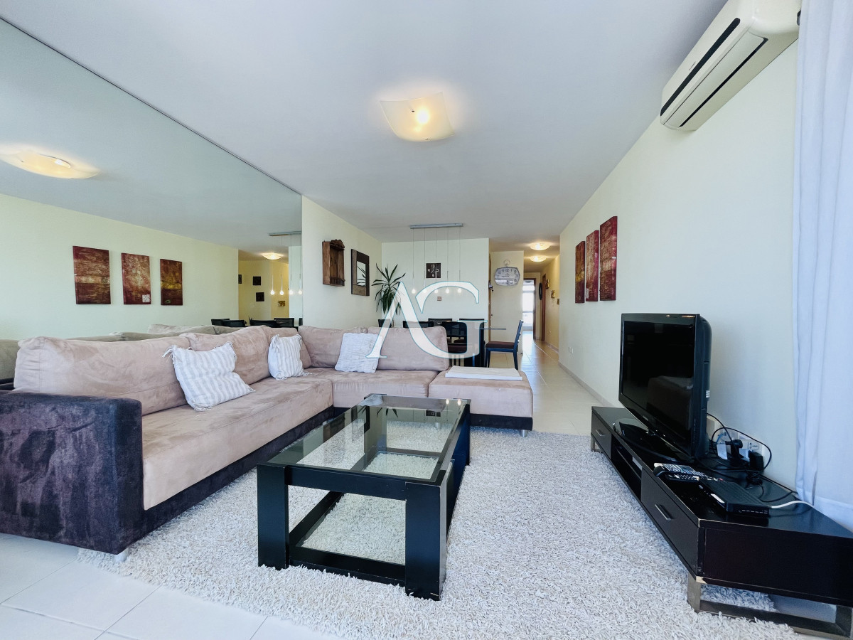 Apartamento ID.191 - Excelente Apartamento de 2 Dormitorios con Vista al Mar, Playa Mansa