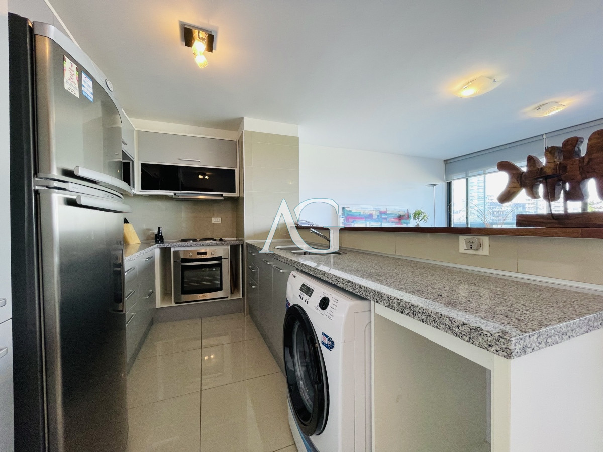 Apartamento ID.153 - Apartamento de 2 Dormitorios y Parrillero Frente a Playa Brava, Punta del Este