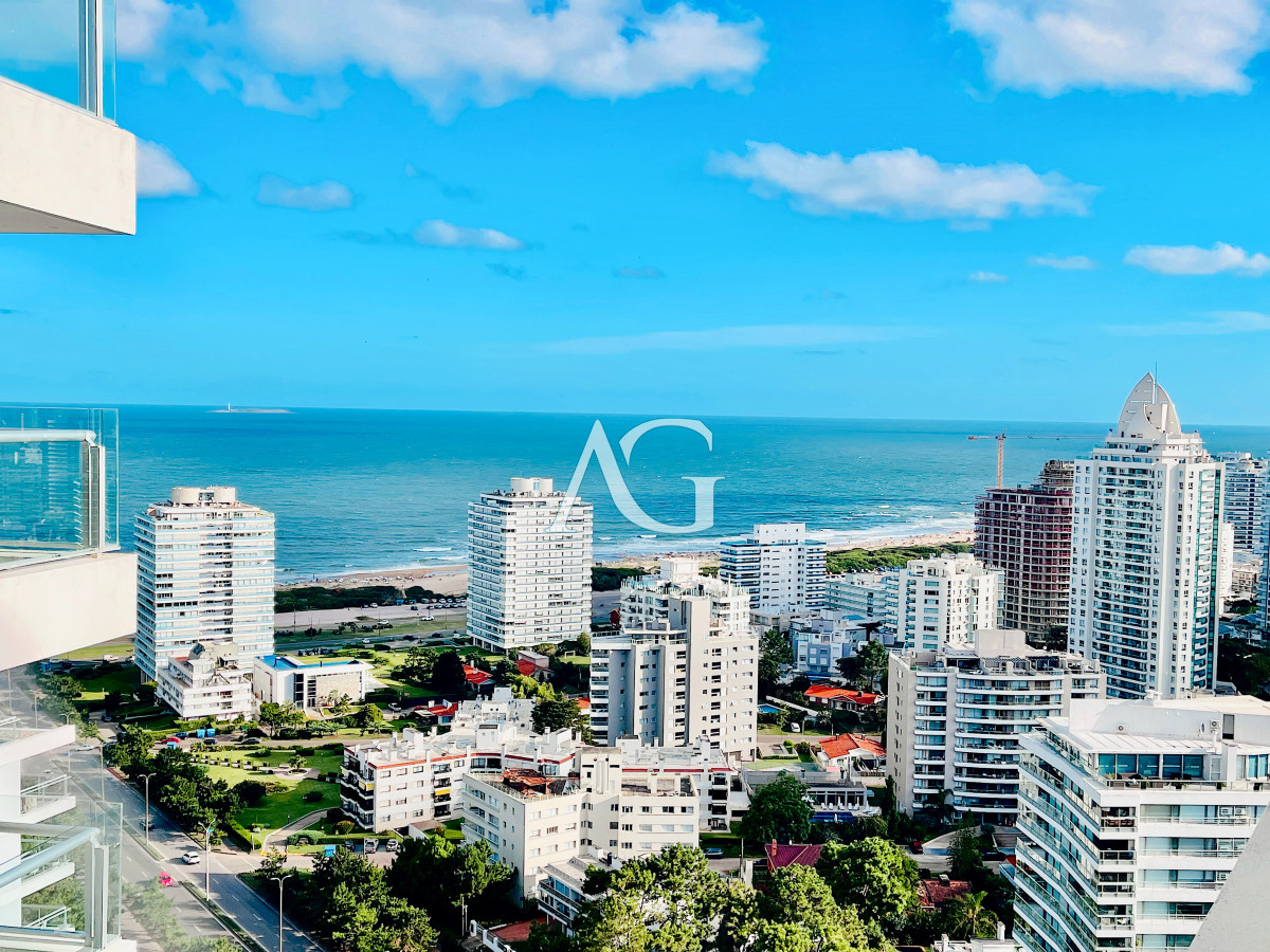 Apartamento ID.45 -  Exclusivo Penthouse de 3 Dormitorios con Vistas panorámicas a Playa Brava, en Venta