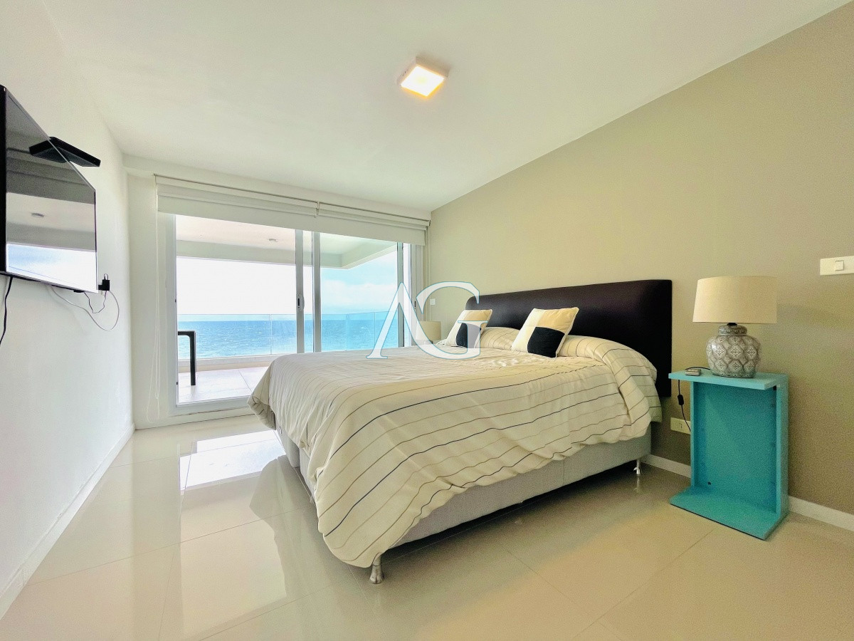 Apartamento ID.190 - Apartamento de 3 Dormitorios y Parrillero Frente al Mar, Playa Mansa