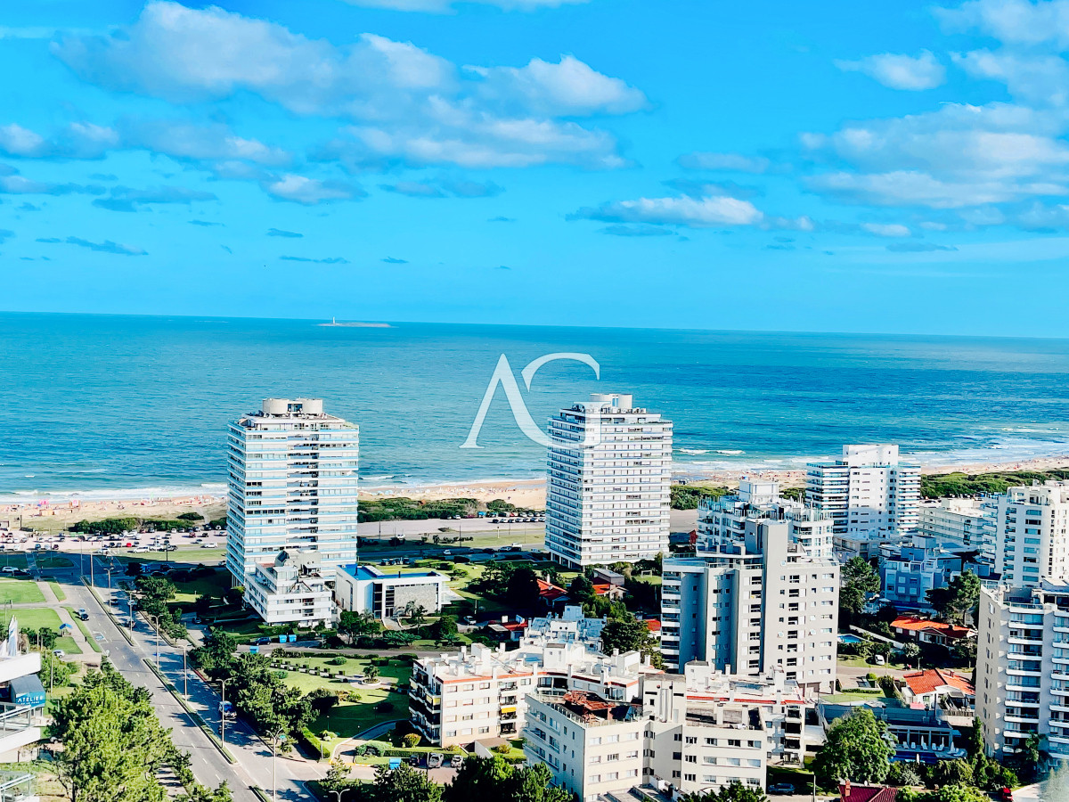 Apartamento ID.45 -  Exclusivo Penthouse de 3 Dormitorios con Vistas panorámicas a Playa Brava, en Venta