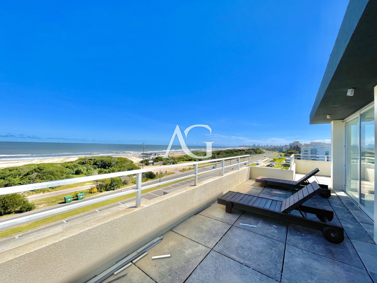 Apartamento ID.226 - Penthouse de 3 Dormitorios en Primera Línea del Mar, Playa Brava Punta del Este