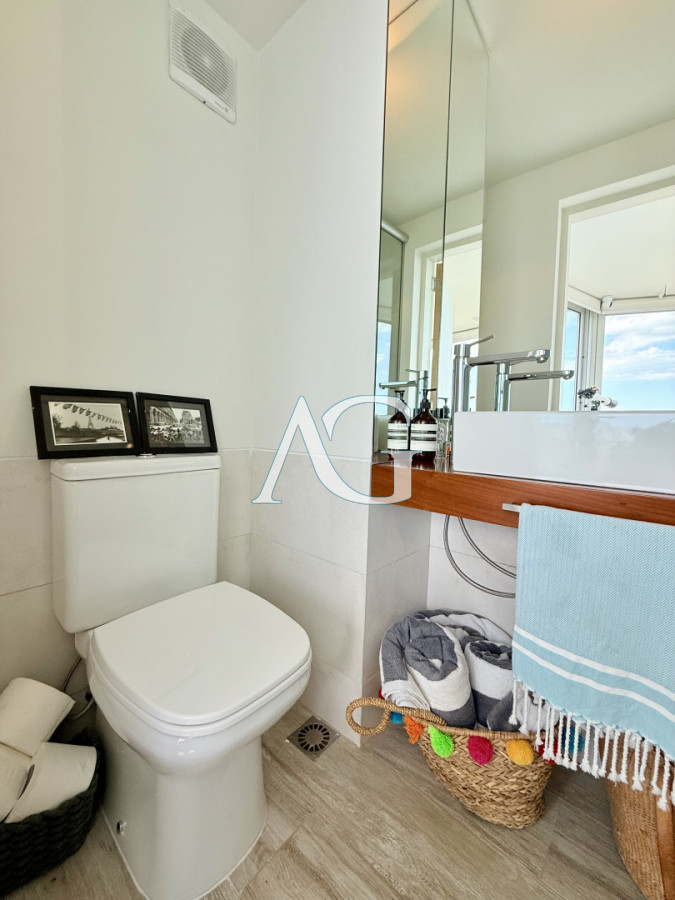 Apartamento ID.385 - Apartamento Penthouse finamente decorado de 3 dormitorios con parrillero propio en venta, Roosevelt Brava, Punta del Este