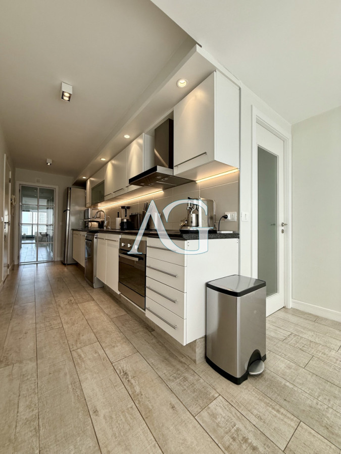 Apartamento ID.385 - Apartamento Penthouse finamente decorado de 3 dormitorios con parrillero propio en venta, Roosevelt Brava, Punta del Este