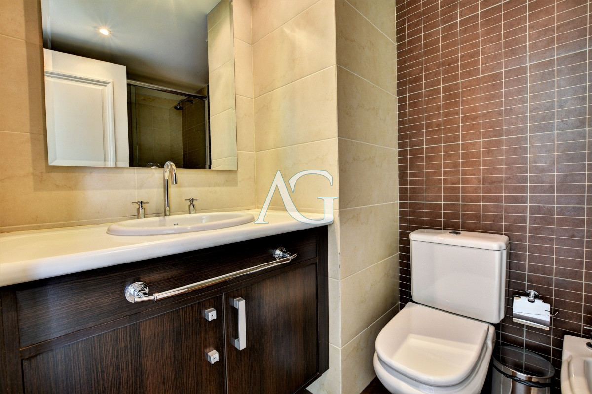 Apartamento ID.107 - Apartamento de 3 Dormitorios en Imperiale, Frente al Mar  - Oportunidad en Venta