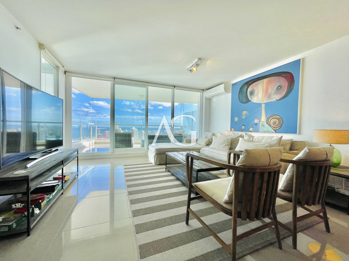 Apartamento ID.45 -  Exclusivo Penthouse de 3 Dormitorios con Vistas panorámicas a Playa Brava, en Venta