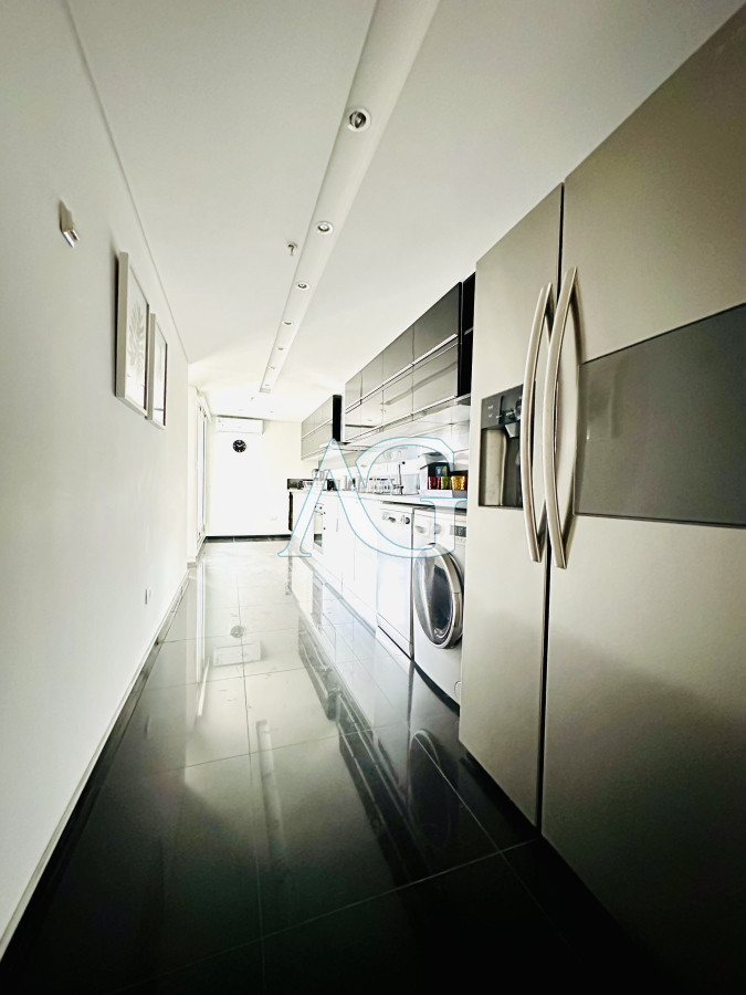 Apartamento ID.227 - Venta de amplio penthouse con cuatro dormitorios más dependencia de servicio en torre premiun de Playa Brava, Punta del Este