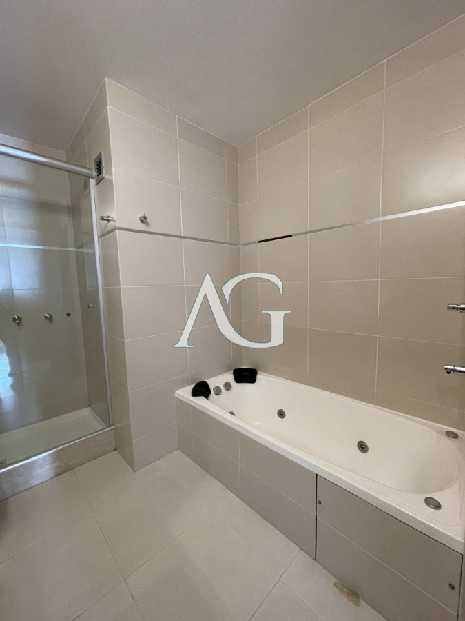 Apartamento ID.578 - Apartamento de 2 Dormitorios a metros del mar y torre moderna, playa Mansa, Punta del Este