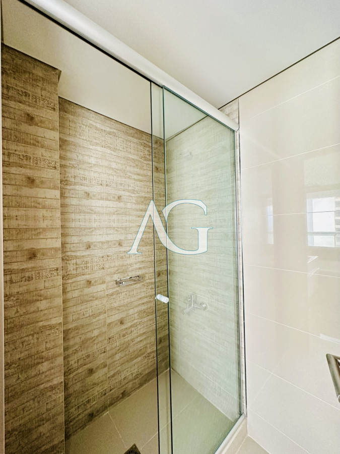 Apartamento ID.227 - Venta de amplio penthouse con cuatro dormitorios más dependencia de servicio en torre premiun de Playa Brava, Punta del Este