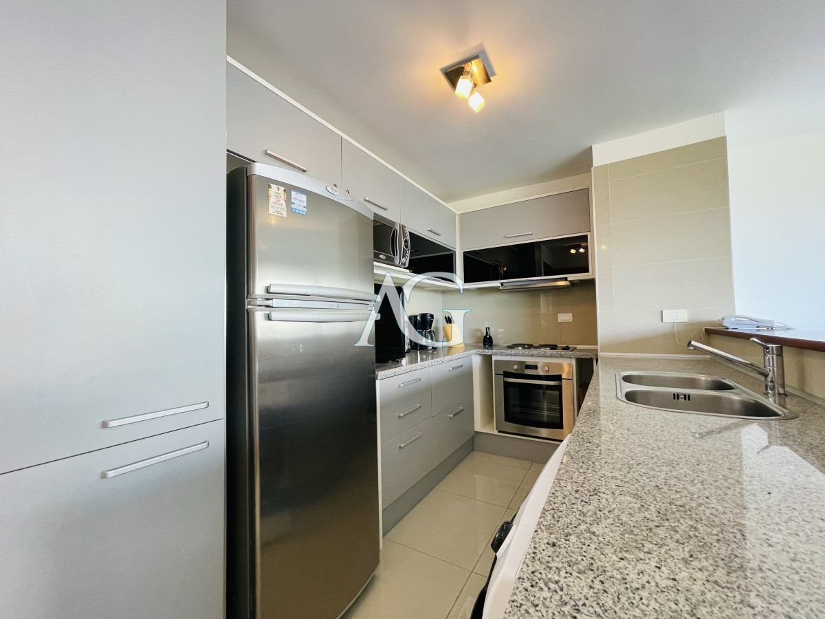 Apartamento ID.153 - Apartamento de 2 Dormitorios y Parrillero Frente a Playa Brava, Punta del Este