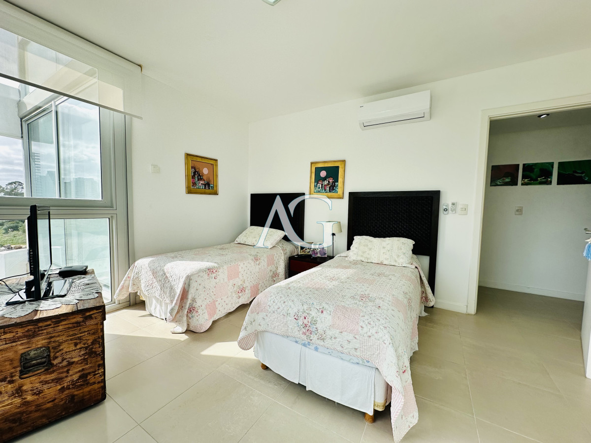 Apartamento ID.199 - Oportunidad en Venta! Apartamento sobre playa Brava de 3 Dormitorios más Dependencia, Torre Le Parc