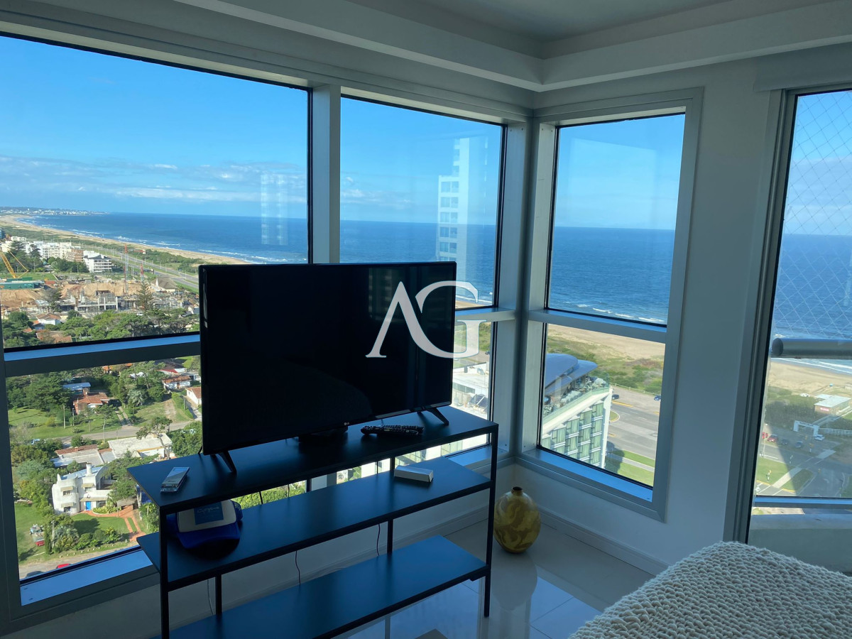 Apartamento ID.249 - Venta de gran apartamento de 3 dormitorios con parrillero propio en Playa Brava, Punta del Este