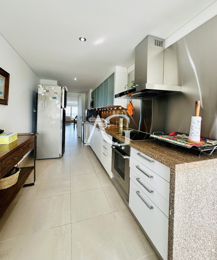 Apartamento ID.199 - Oportunidad en Venta! Apartamento sobre playa Brava de 3 Dormitorios más Dependencia, Torre Le Parc