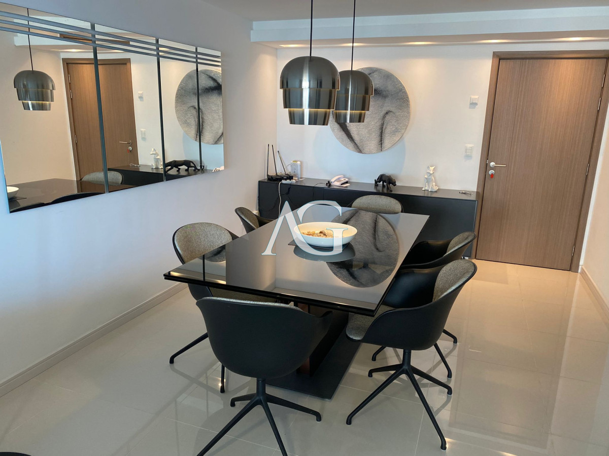 Apartamento ID.249 - Venta de gran apartamento de 3 dormitorios con parrillero propio en Playa Brava, Punta del Este