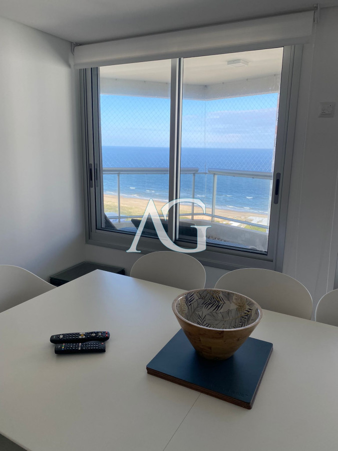 Apartamento ID.249 - Venta de gran apartamento de 3 dormitorios con parrillero propio en Playa Brava, Punta del Este