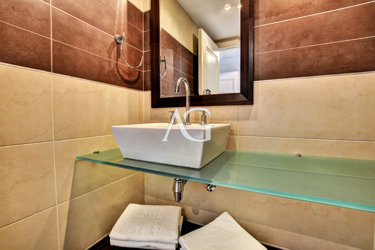 Apartamento ID.107 - Apartamento de 3 Dormitorios en Imperiale, Frente al Mar  - Oportunidad en Venta