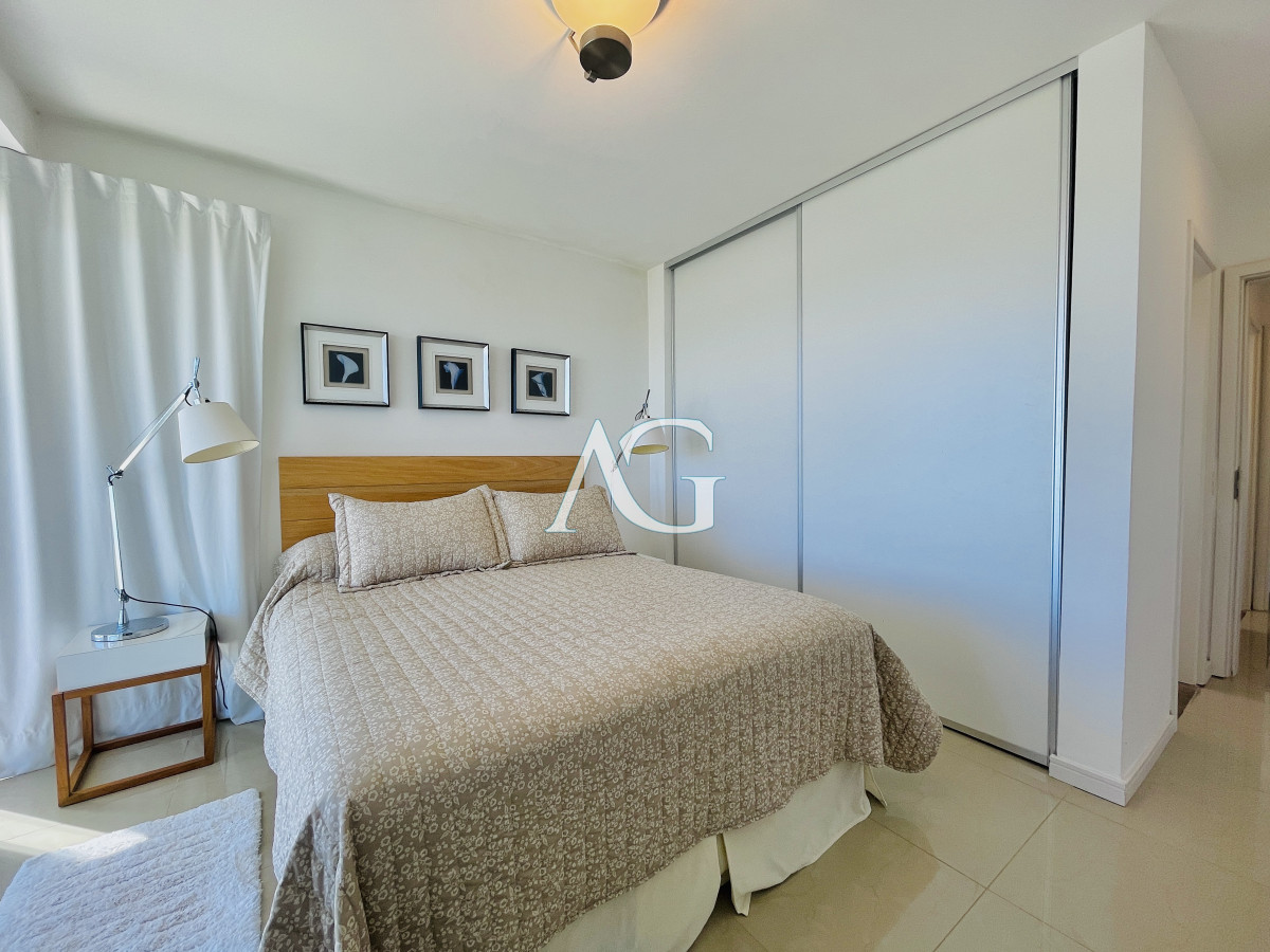 Apartamento ID.226 - Penthouse de 3 Dormitorios en Primera Línea del Mar, Playa Brava Punta del Este