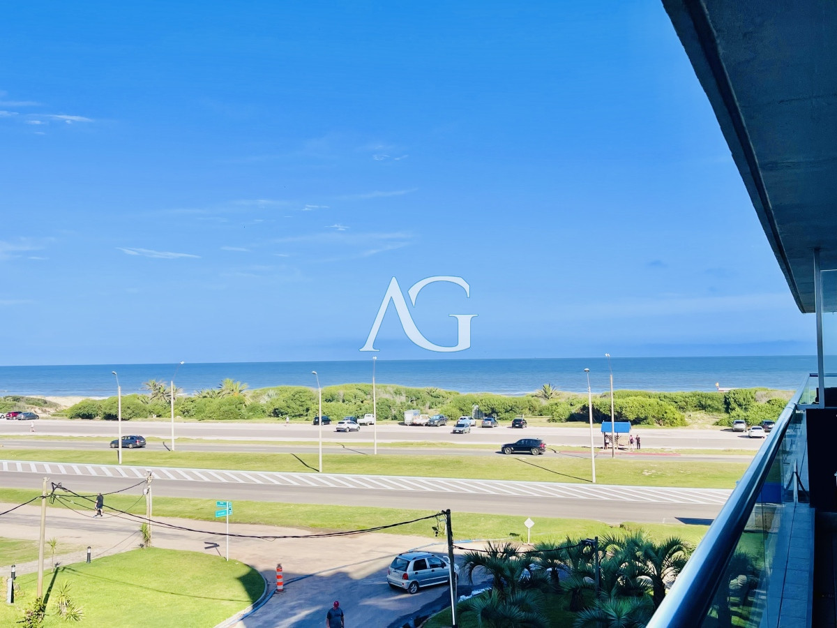 Apartamento ID.153 - Apartamento de 2 Dormitorios y Parrillero Frente a Playa Brava, Punta del Este