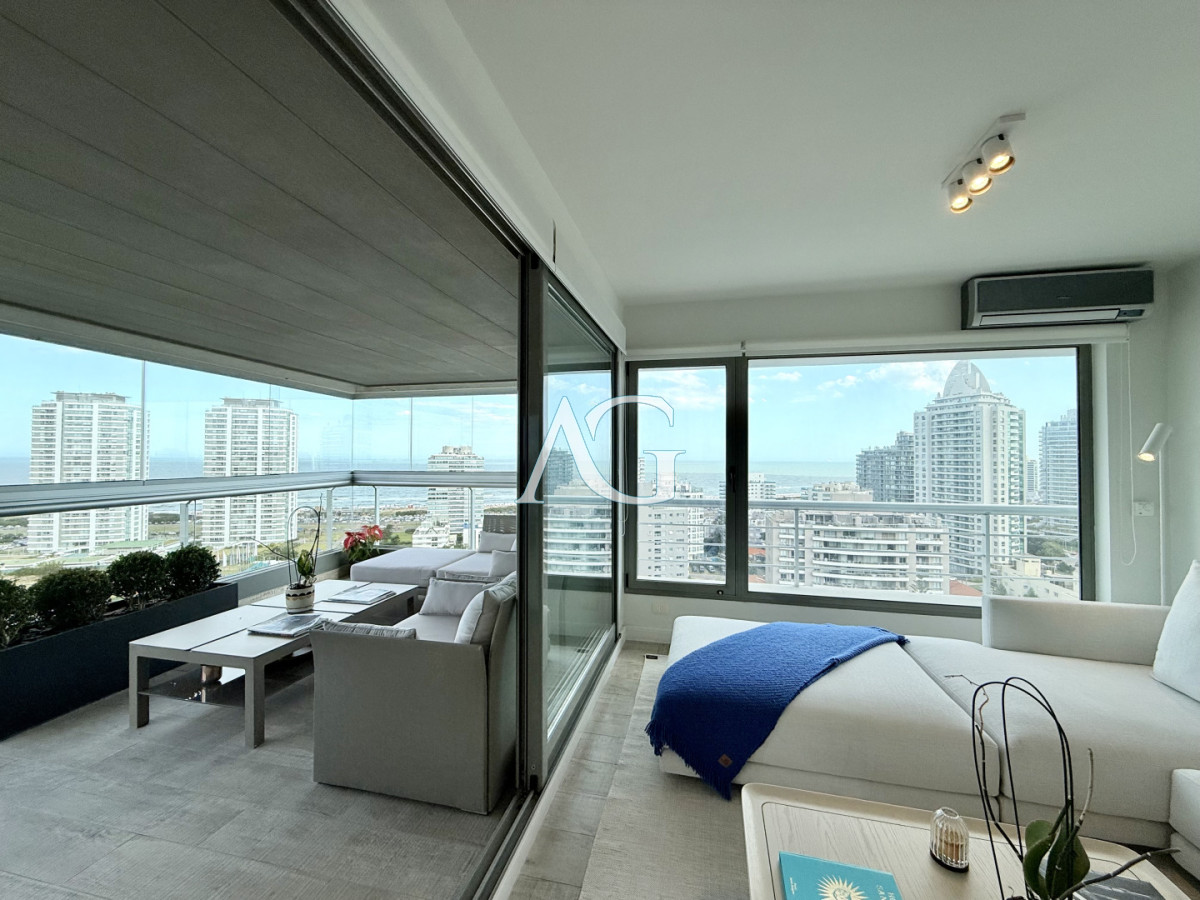 Apartamento ID.385 - Apartamento Penthouse finamente decorado de 3 dormitorios con parrillero propio en venta, Roosevelt Brava, Punta del Este