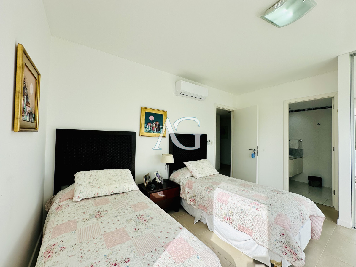 Apartamento ID.199 - Oportunidad en Venta! Apartamento sobre playa Brava de 3 Dormitorios más Dependencia, Torre Le Parc