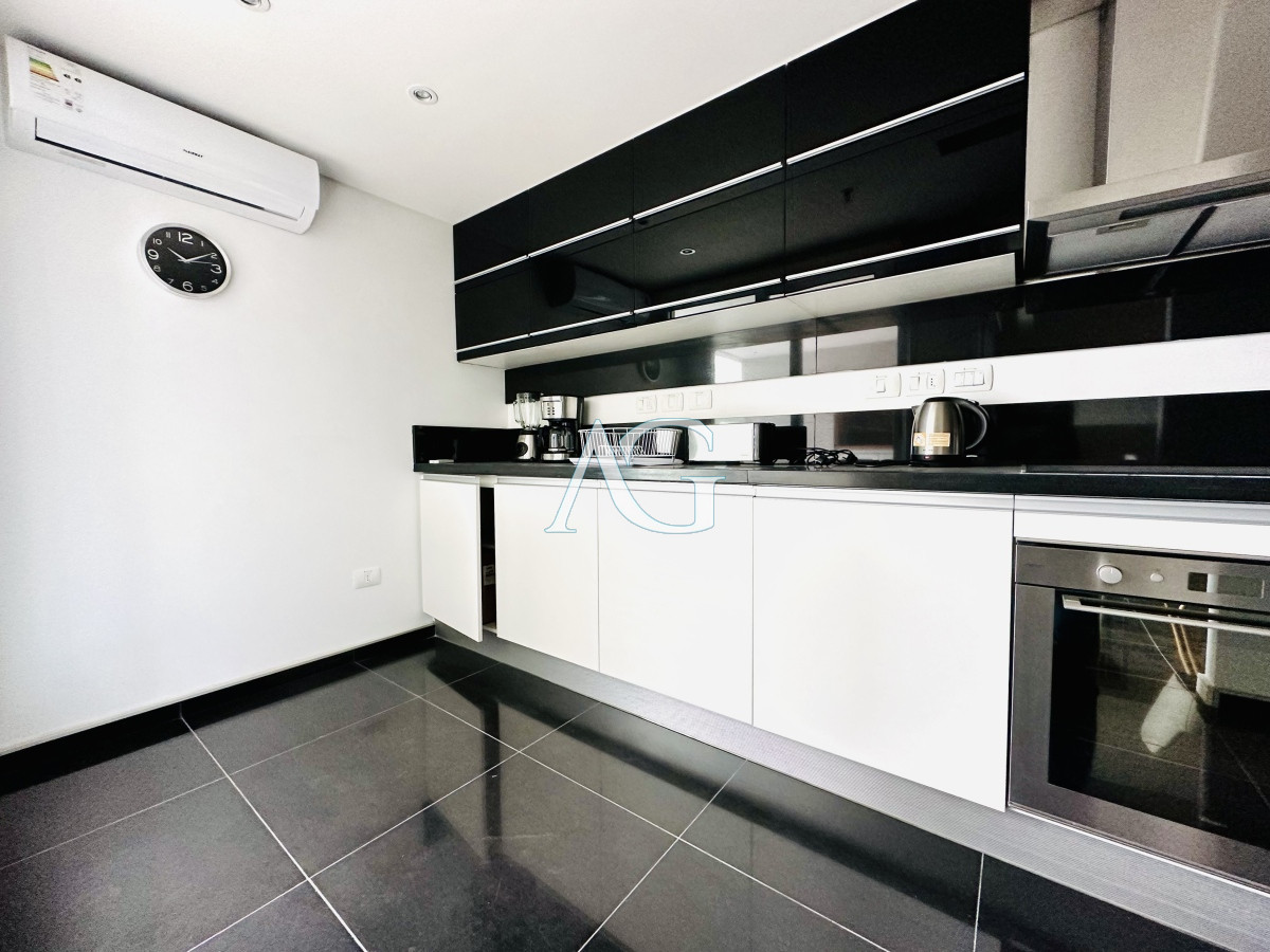 Apartamento ID.227 - Venta de amplio penthouse con cuatro dormitorios más dependencia de servicio en torre premiun de Playa Brava, Punta del Este