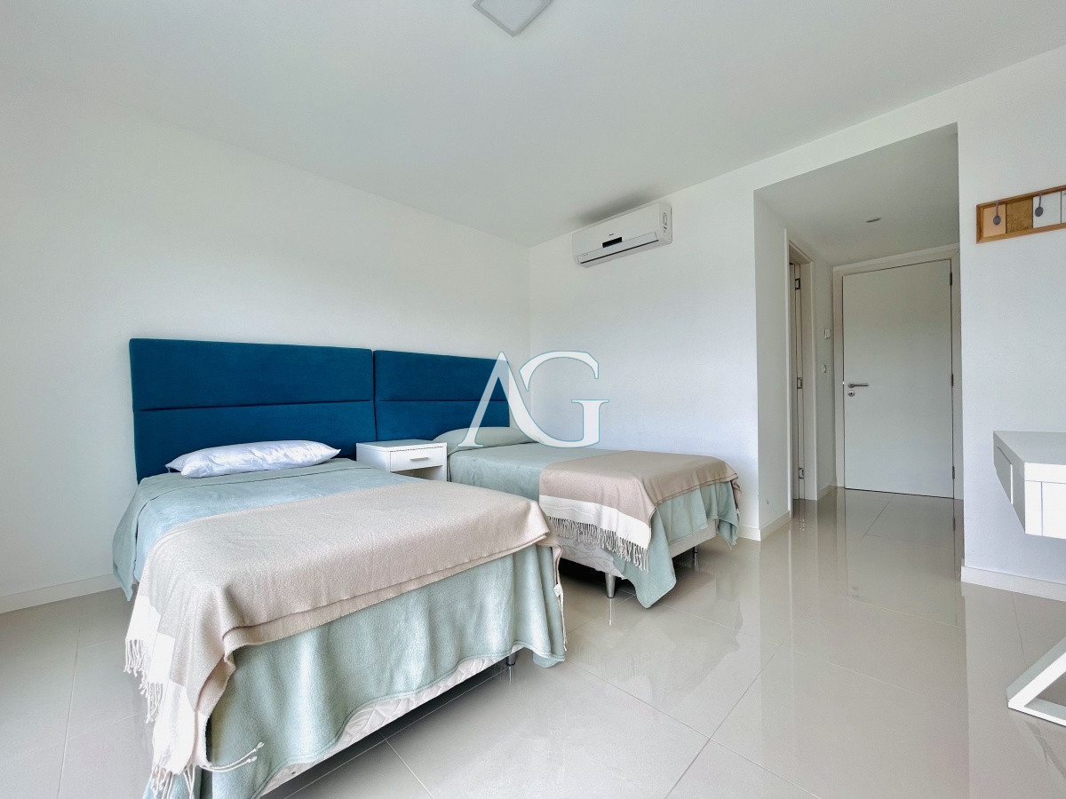 Apartamento ID.190 - Apartamento de 3 Dormitorios y Parrillero Frente al Mar, Playa Mansa