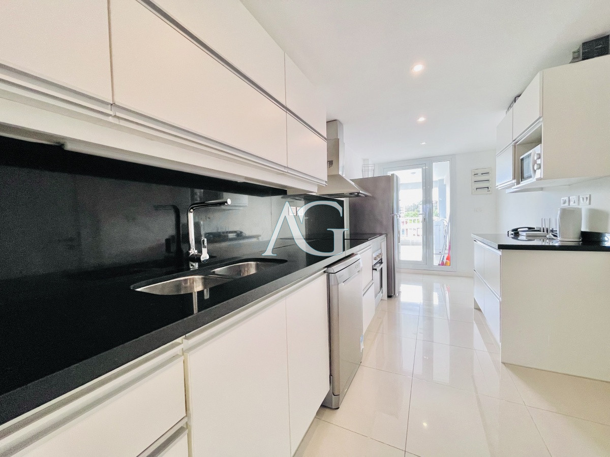 Apartamento ID.190 - Apartamento de 3 Dormitorios y Parrillero Frente al Mar, Playa Mansa