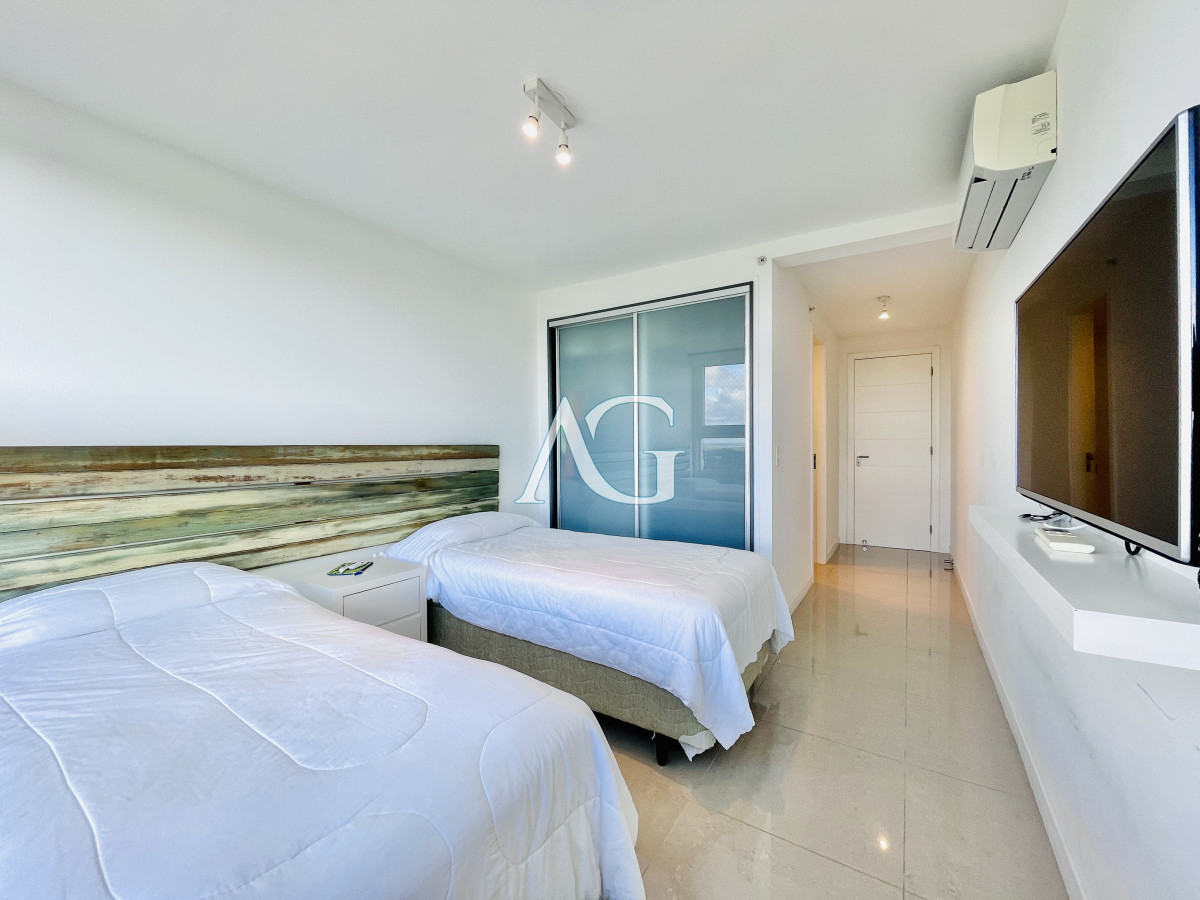 Apartamento ID.45 -  Exclusivo Penthouse de 3 Dormitorios con Vistas panorámicas a Playa Brava, en Venta