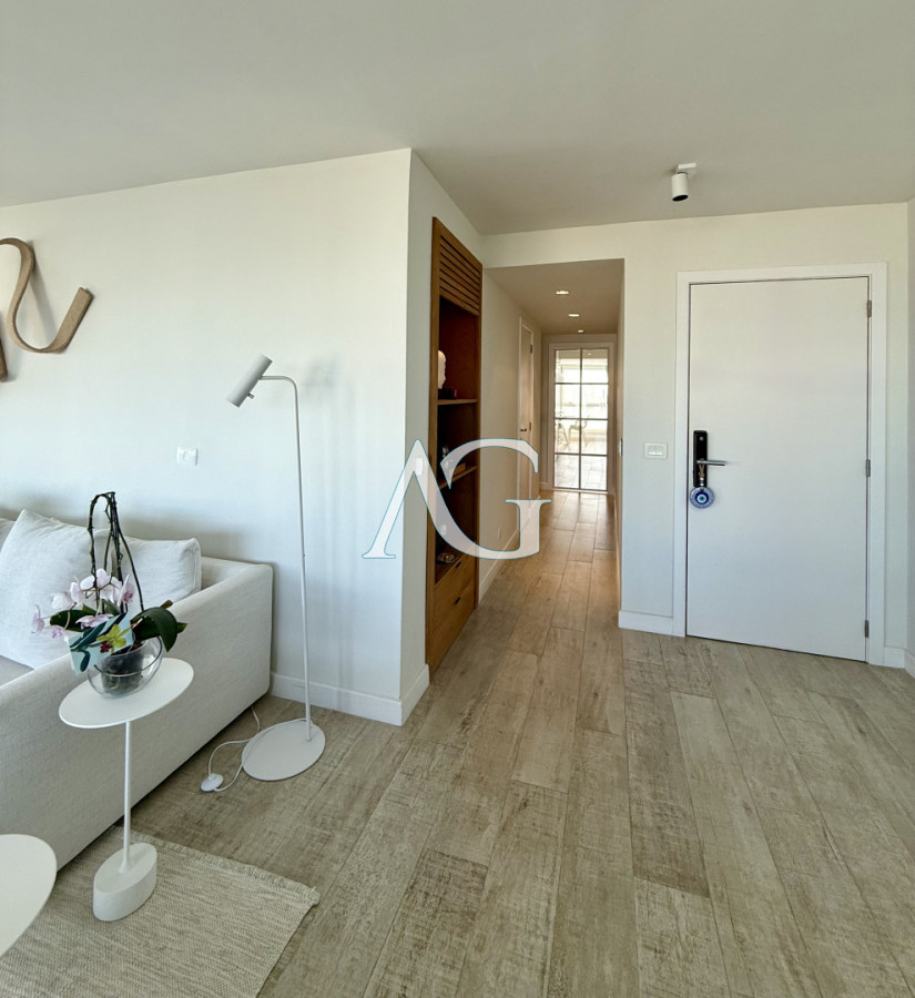 Apartamento ID.385 - Apartamento Penthouse finamente decorado de 3 dormitorios con parrillero propio en venta, Roosevelt Brava, Punta del Este