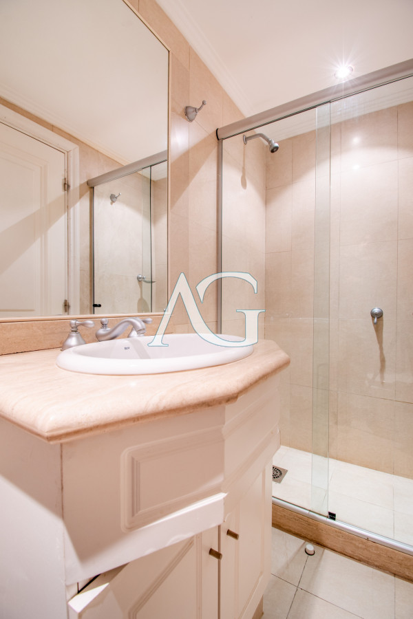 Apartamento ID.444 - Moderno Apartamento de 3 Dormitorios a Pocas Cuadras del Mar En Venta, Playa Brava