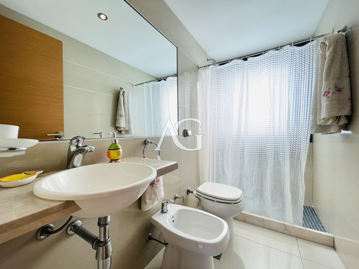 Apartamento ID.153 - Apartamento de 2 Dormitorios y Parrillero Frente a Playa Brava, Punta del Este