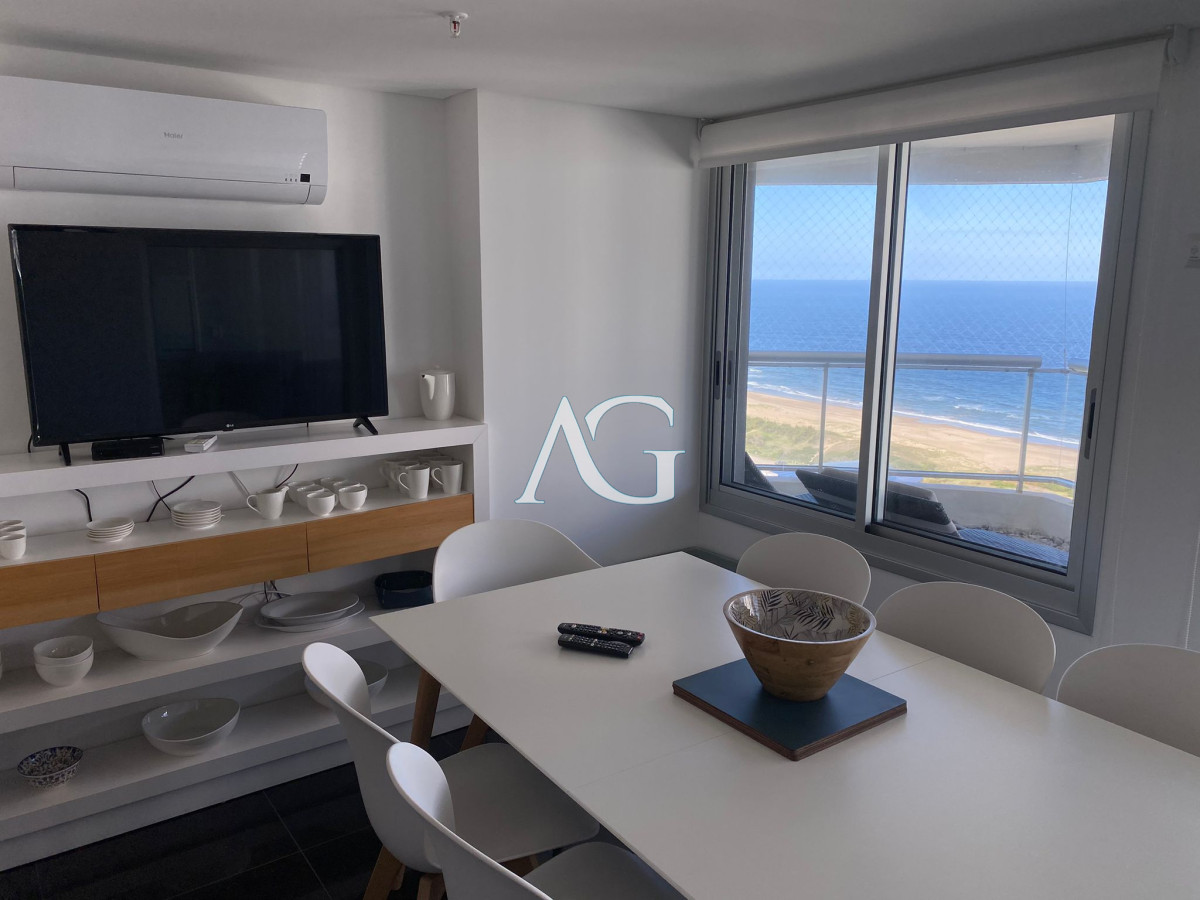 Apartamento ID.249 - Venta de gran apartamento de 3 dormitorios con parrillero propio en Playa Brava, Punta del Este