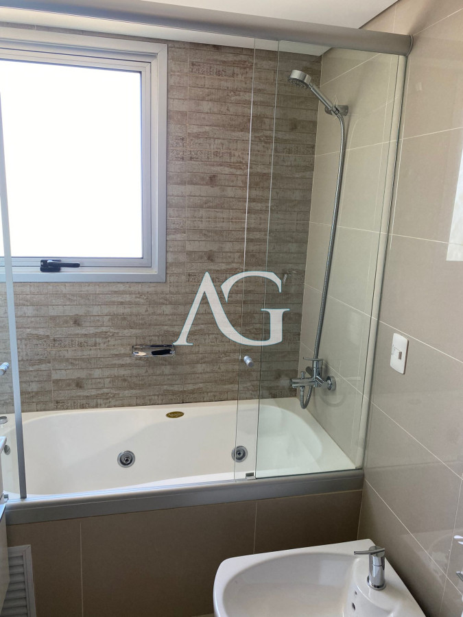 Apartamento ID.249 - Venta de gran apartamento de 3 dormitorios con parrillero propio en Playa Brava, Punta del Este
