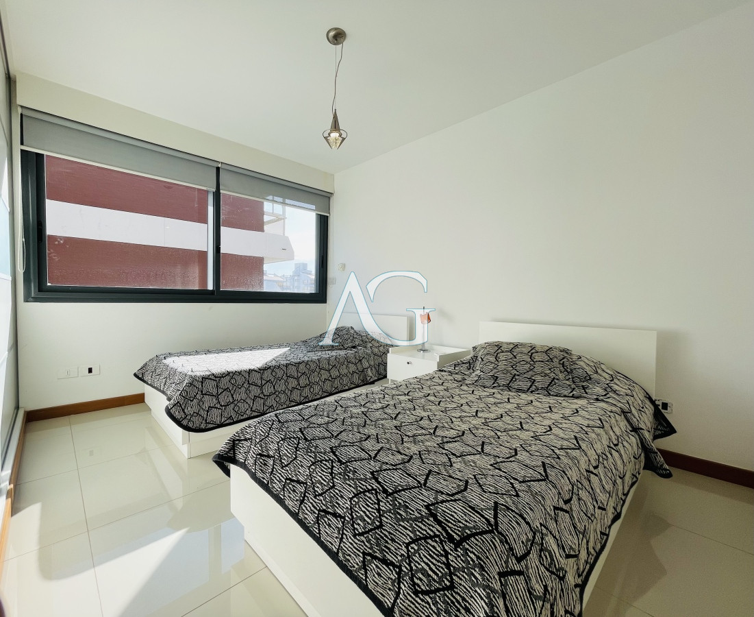 Apartamento ID.153 - Apartamento de 2 Dormitorios y Parrillero Frente a Playa Brava, Punta del Este