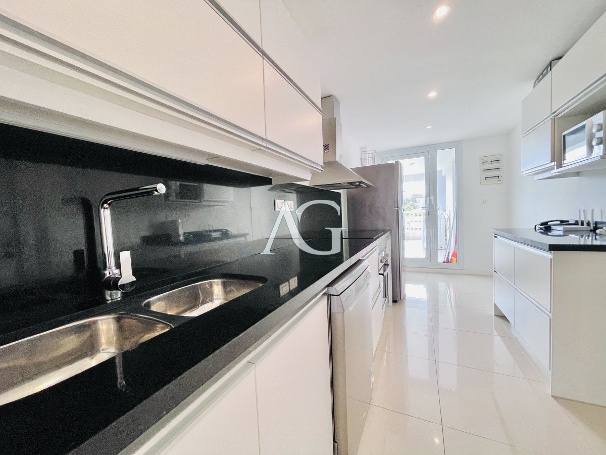 Apartamento ID.190 - Apartamento de 3 Dormitorios y Parrillero Frente al Mar, Playa Mansa