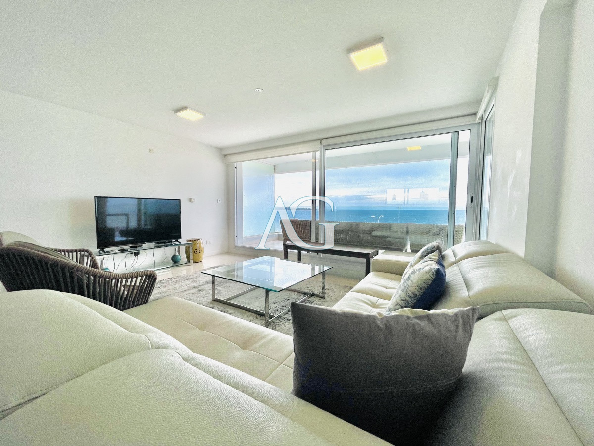 Apartamento ID.190 - Apartamento de 3 Dormitorios y Parrillero Frente al Mar, Playa Mansa