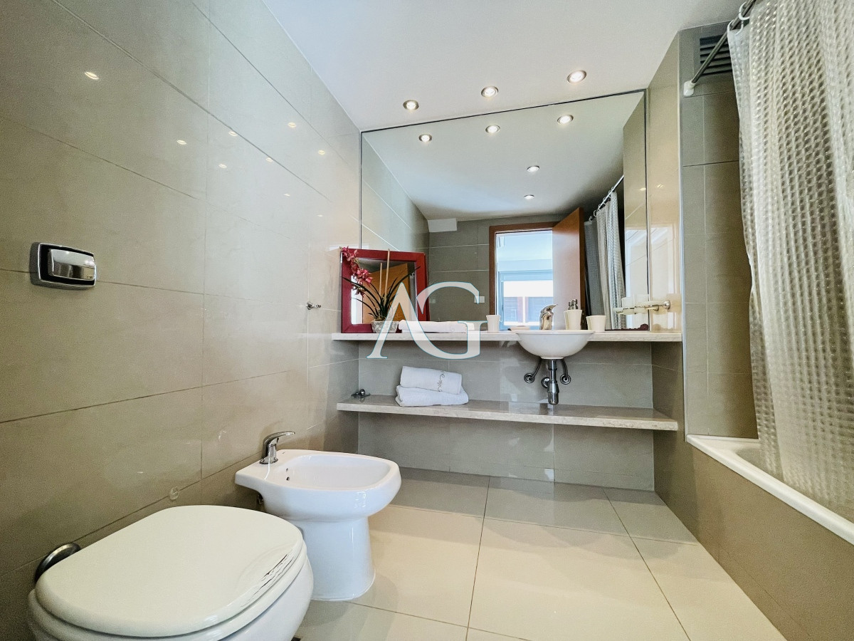 Apartamento ID.153 - Apartamento de 2 Dormitorios y Parrillero Frente a Playa Brava, Punta del Este