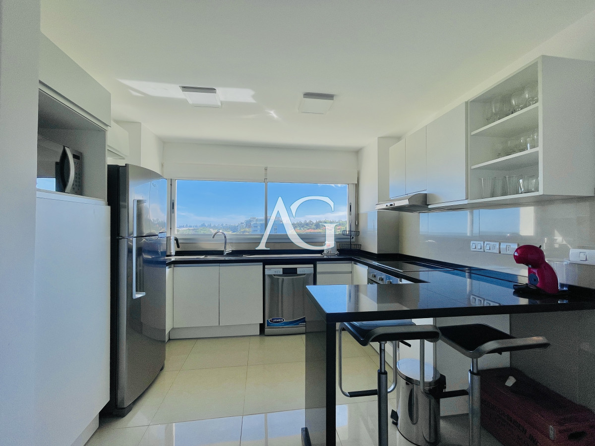 Apartamento ID.226 - Penthouse de 3 Dormitorios en Primera Línea del Mar, Playa Brava Punta del Este