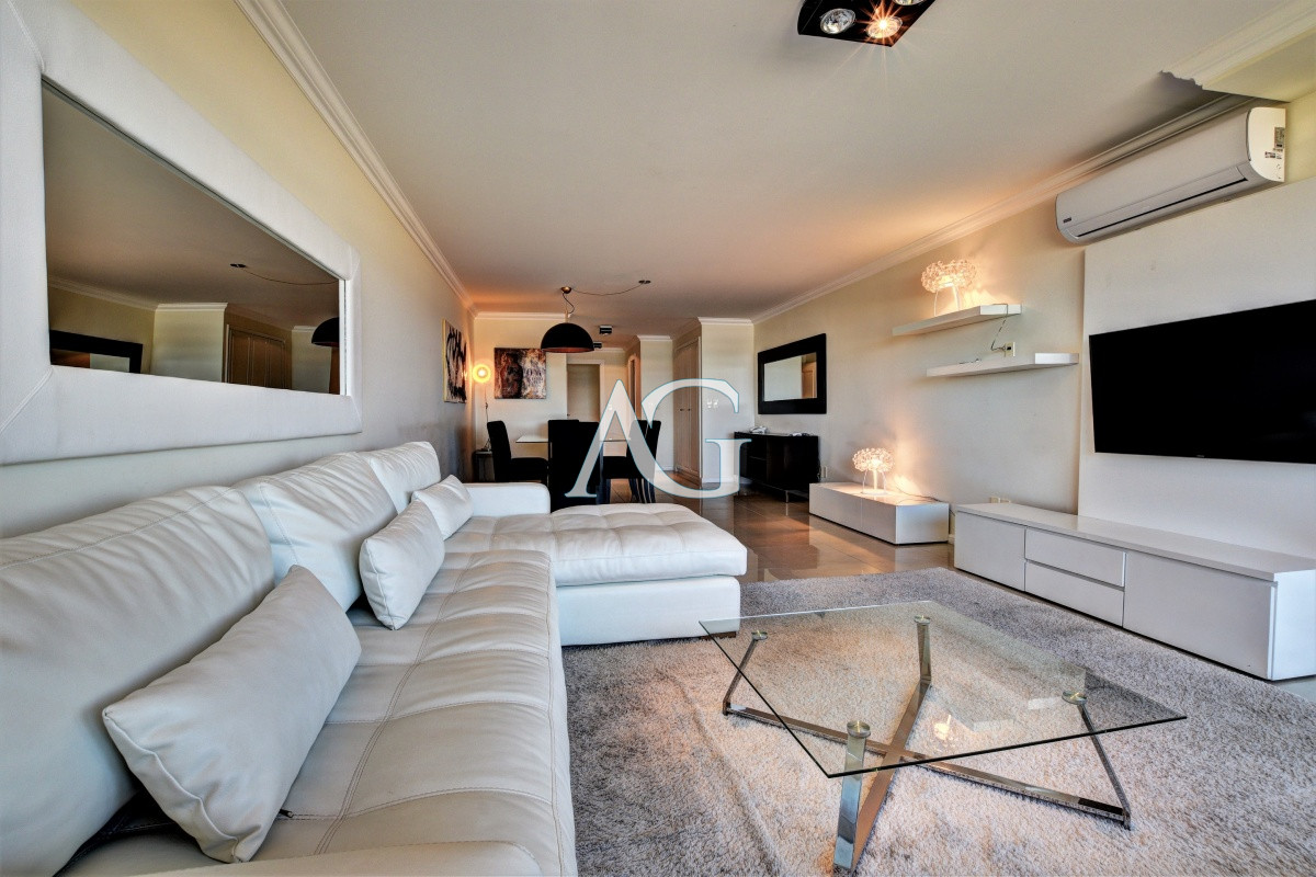 Apartamento ID.107 - Apartamento de 3 Dormitorios en Imperiale, Frente al Mar  - Oportunidad en Venta