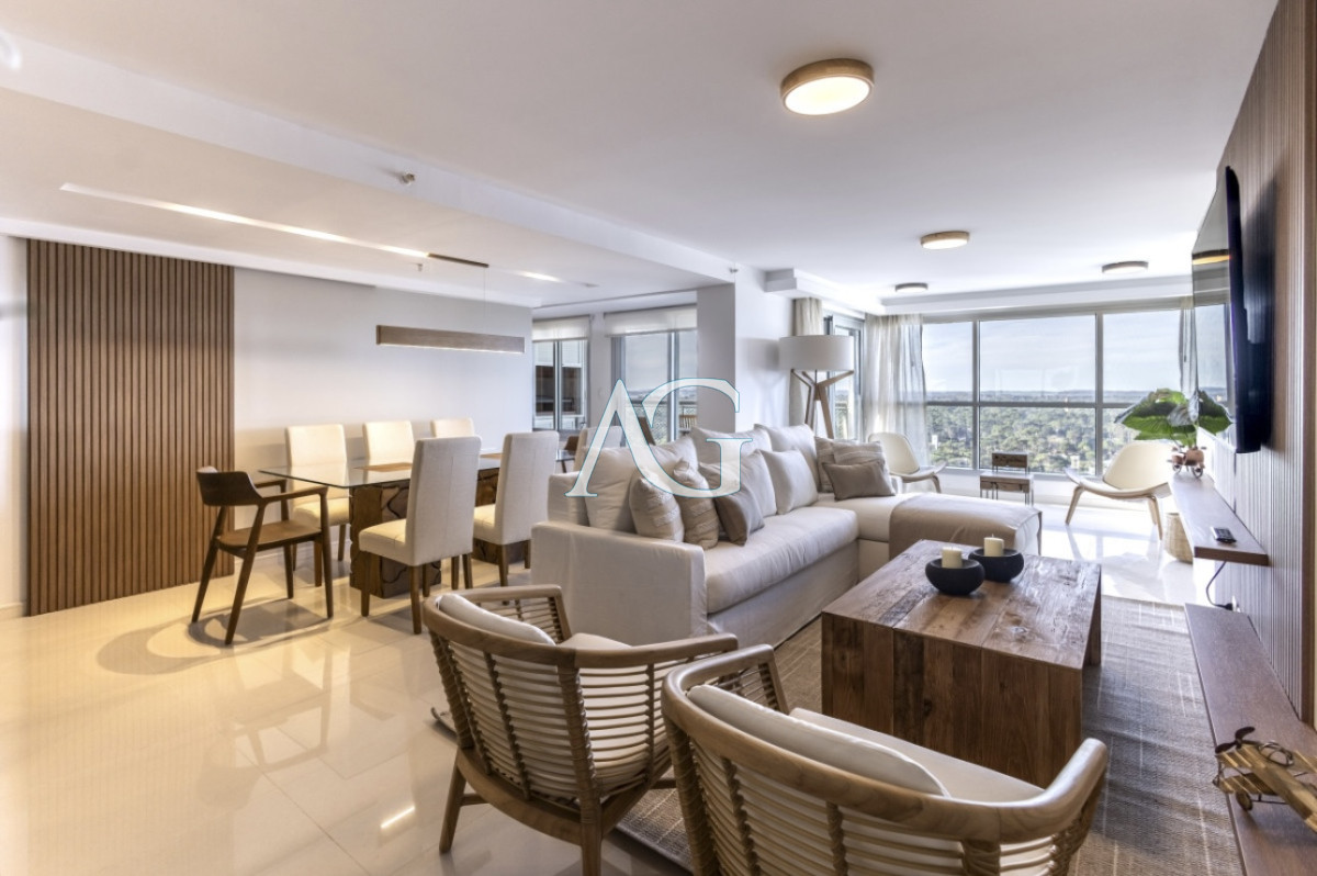 Apartamento ID.200 - Moderno Penthouse con Vista al Mar, en Playa Brava, 3 Dormitorios con Parrillero y Dependencia de servicio