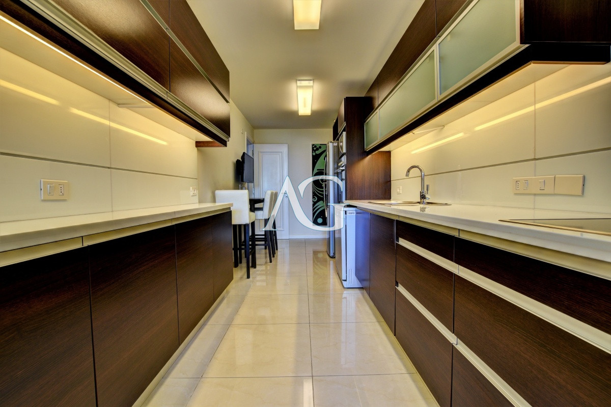 Apartamento ID.107 - Apartamento de 3 Dormitorios en Imperiale, Frente al Mar  - Oportunidad en Venta