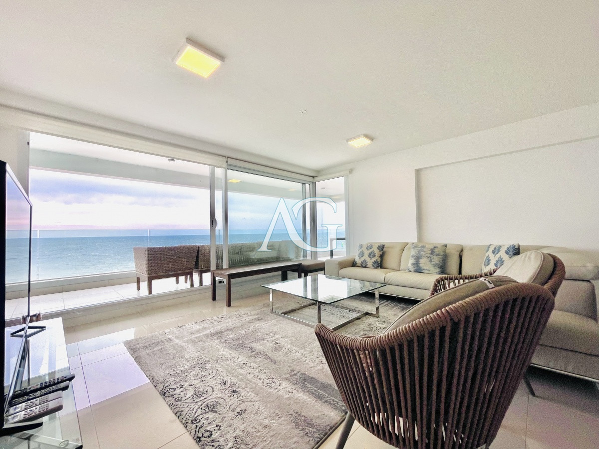 Apartamento ID.190 - Apartamento de 3 Dormitorios y Parrillero Frente al Mar, Playa Mansa