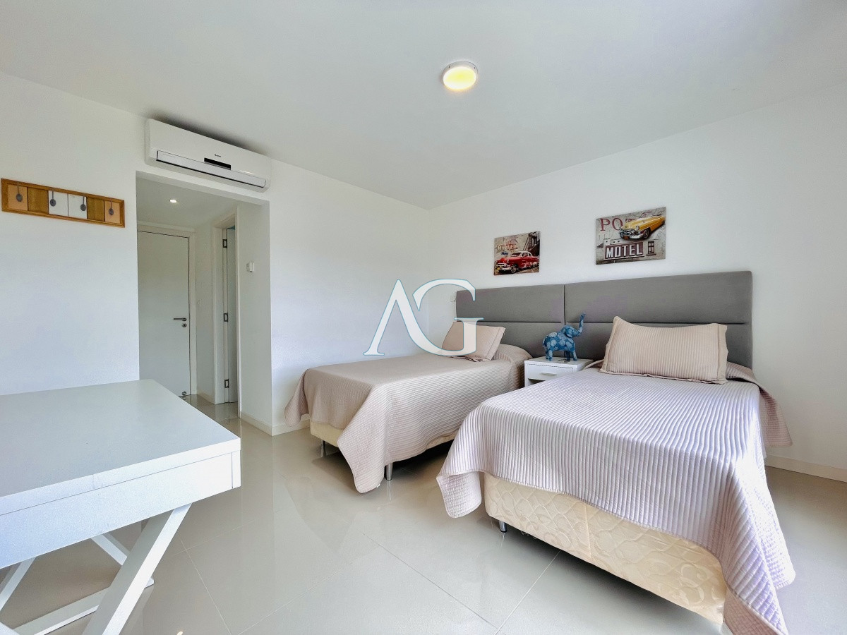 Apartamento ID.190 - Apartamento de 3 Dormitorios y Parrillero Frente al Mar, Playa Mansa