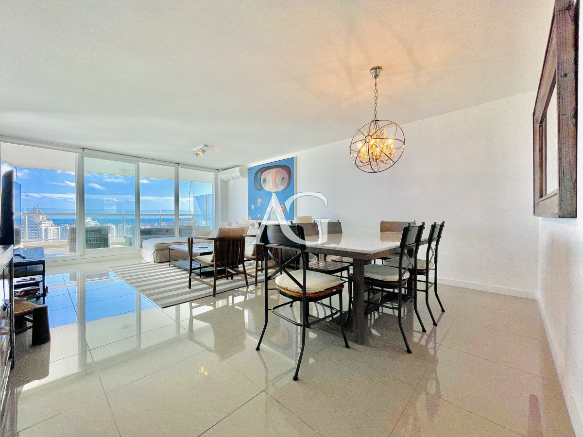 Apartamento ID.45 -  Exclusivo Penthouse de 3 Dormitorios con Vistas panorámicas a Playa Brava, en Venta